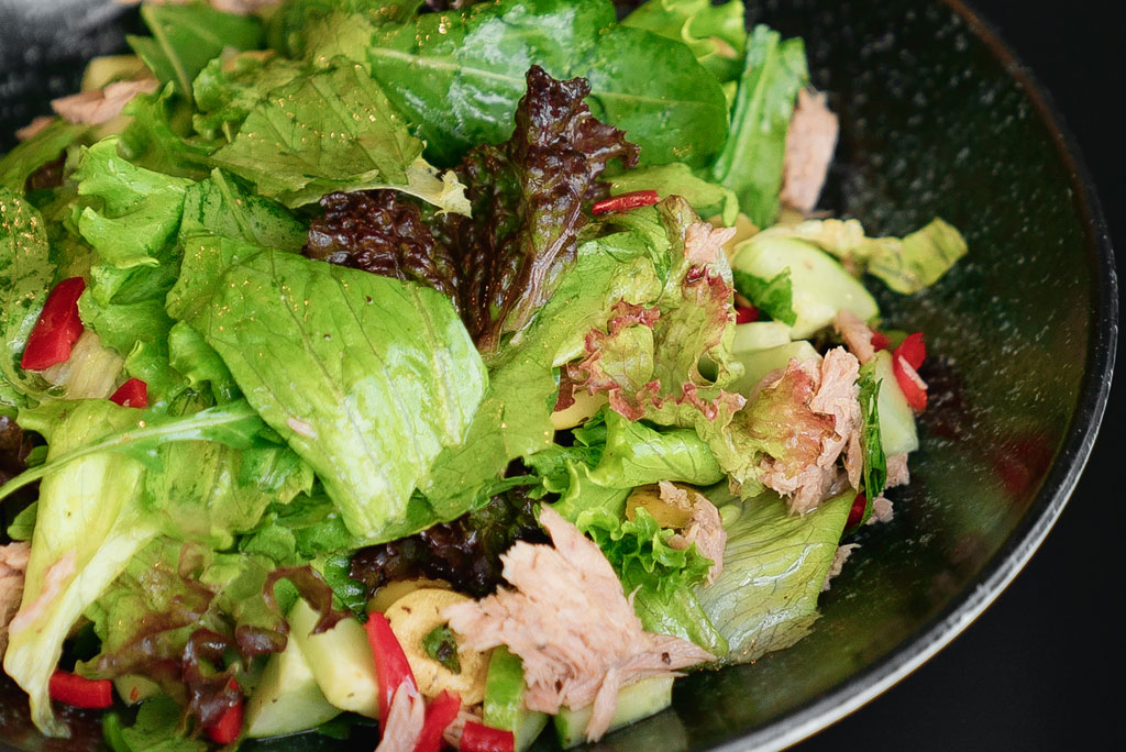 Green salad with tuna